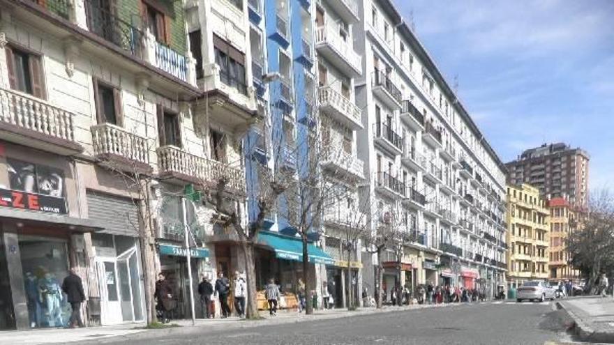 Uno de los socavones de Euskadi Etorbidea.