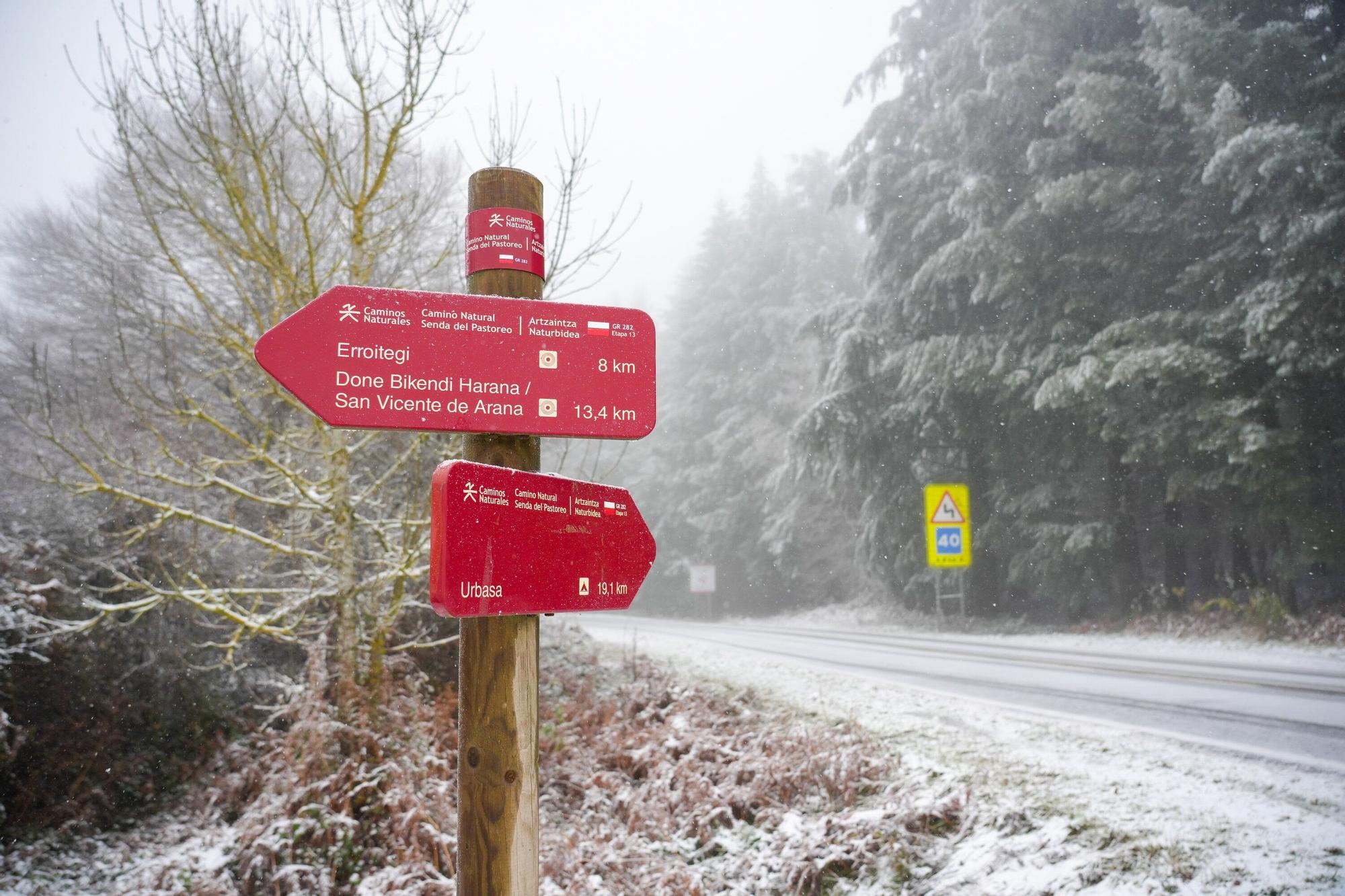 Las primeras nieves del otoño cubren Opakua
