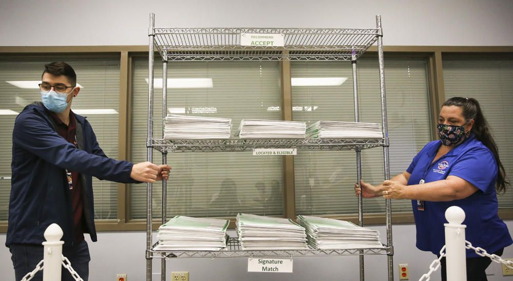 Tenso recuento en las elecciones Estados Unidos.