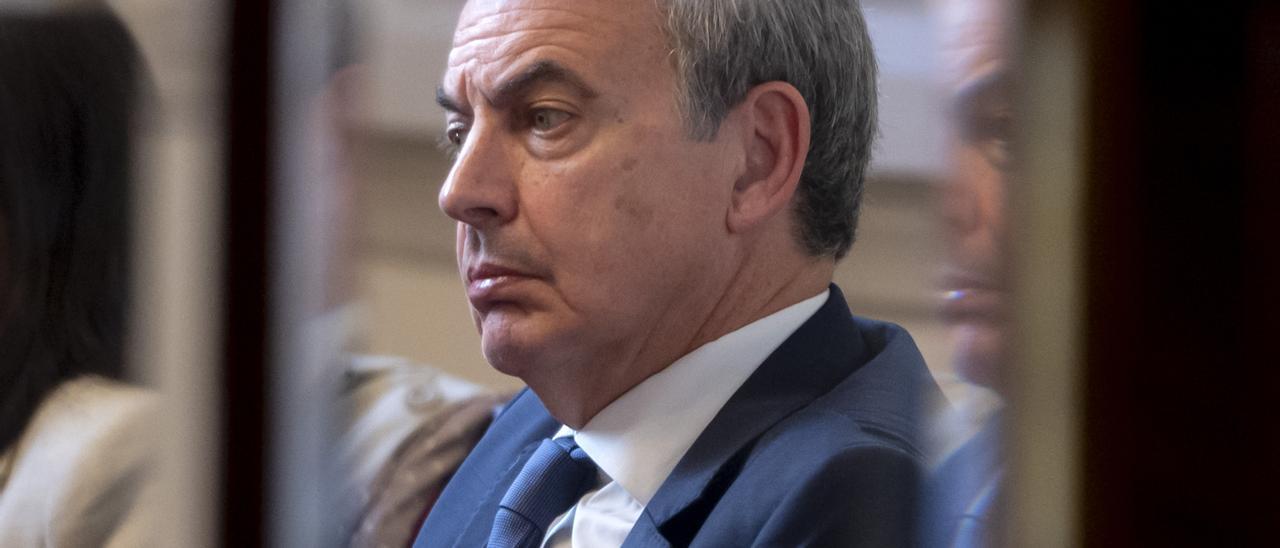 El portavoz de Zapatero pide perdón por "haber inducido a error" sobre el valor de las joyas