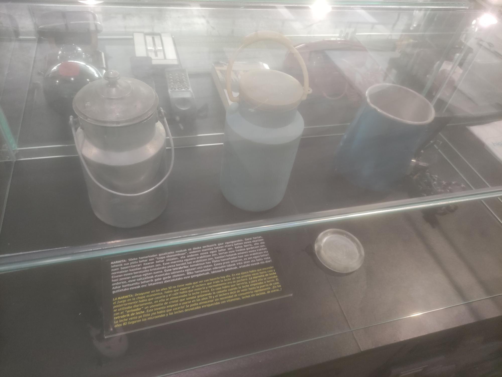 Exposición de objetos de hace unas décadas, en Legazpi