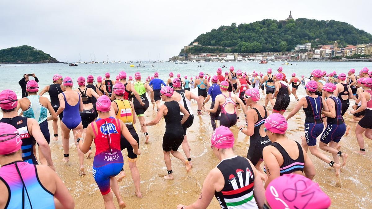 Triatlon de la mujer playa de la Kontxa Donostia