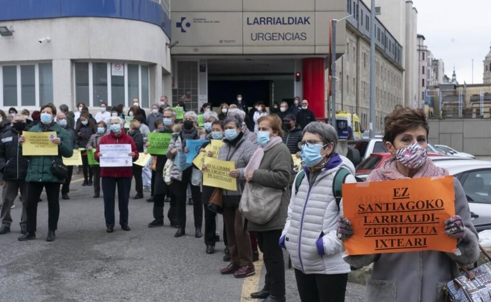 Vitoria protesta por el cierre de las Urgencias de