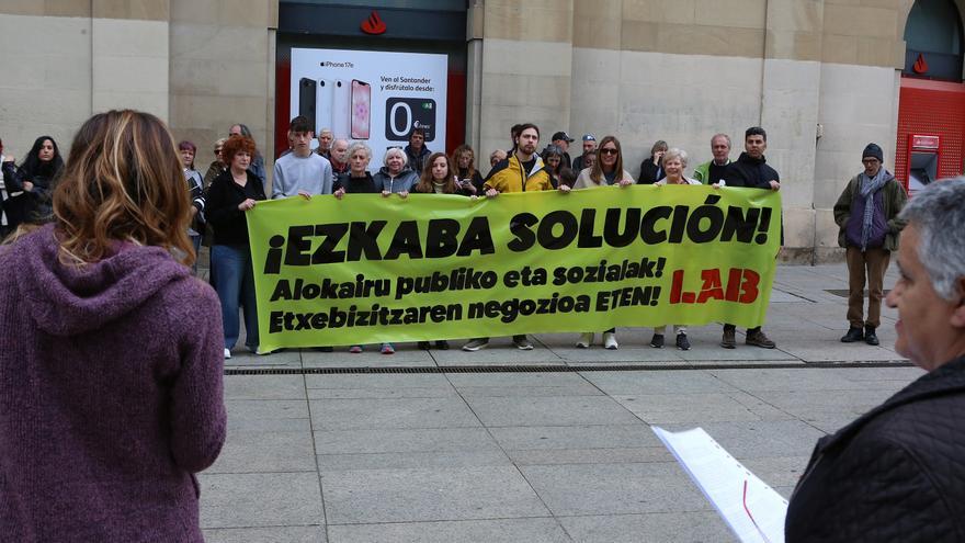 Vecinos de Ezkaba protestan contra la descalificación de 190 viviendas protegidas en 2027