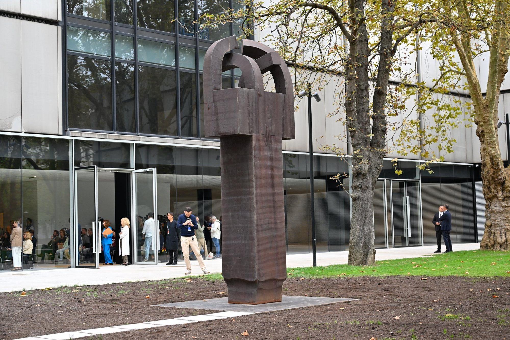 a escultura de Chillida "Elogio del hierro III" regresa a Bilbao