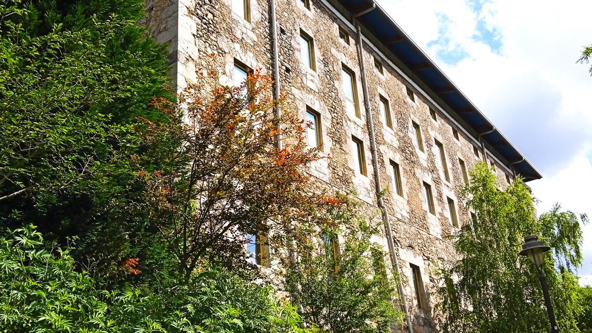 Imponente silueta del Pontón.