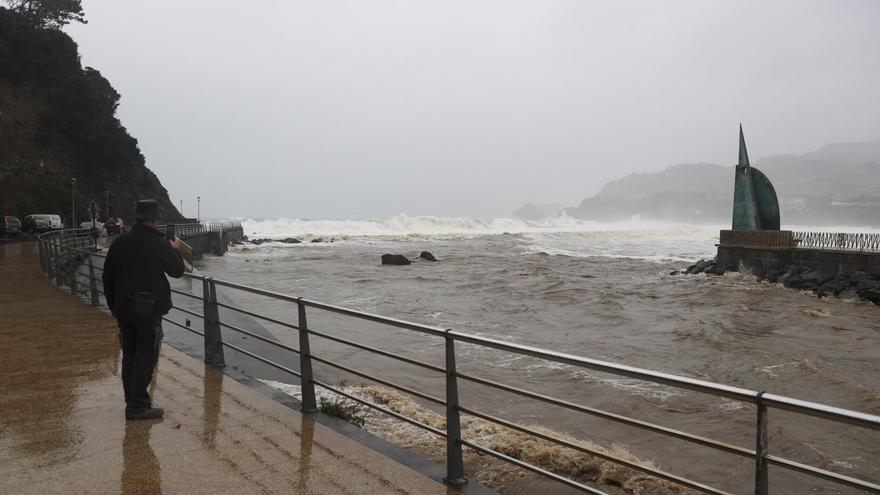 AEMET alerta de 'peligro importante' en la costa de Bizkaia por la llegada de la borrasca Ingrid