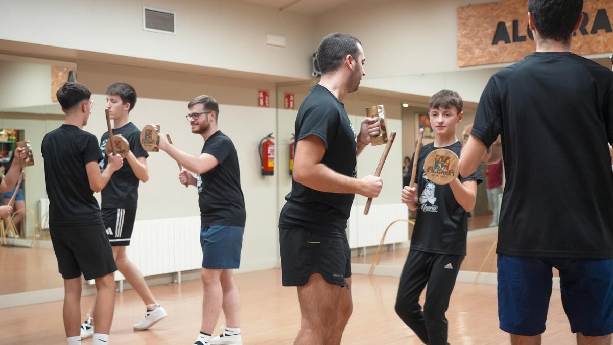 En imágenes: Algara Dantza Taldea cumple 25 años en Vitoria