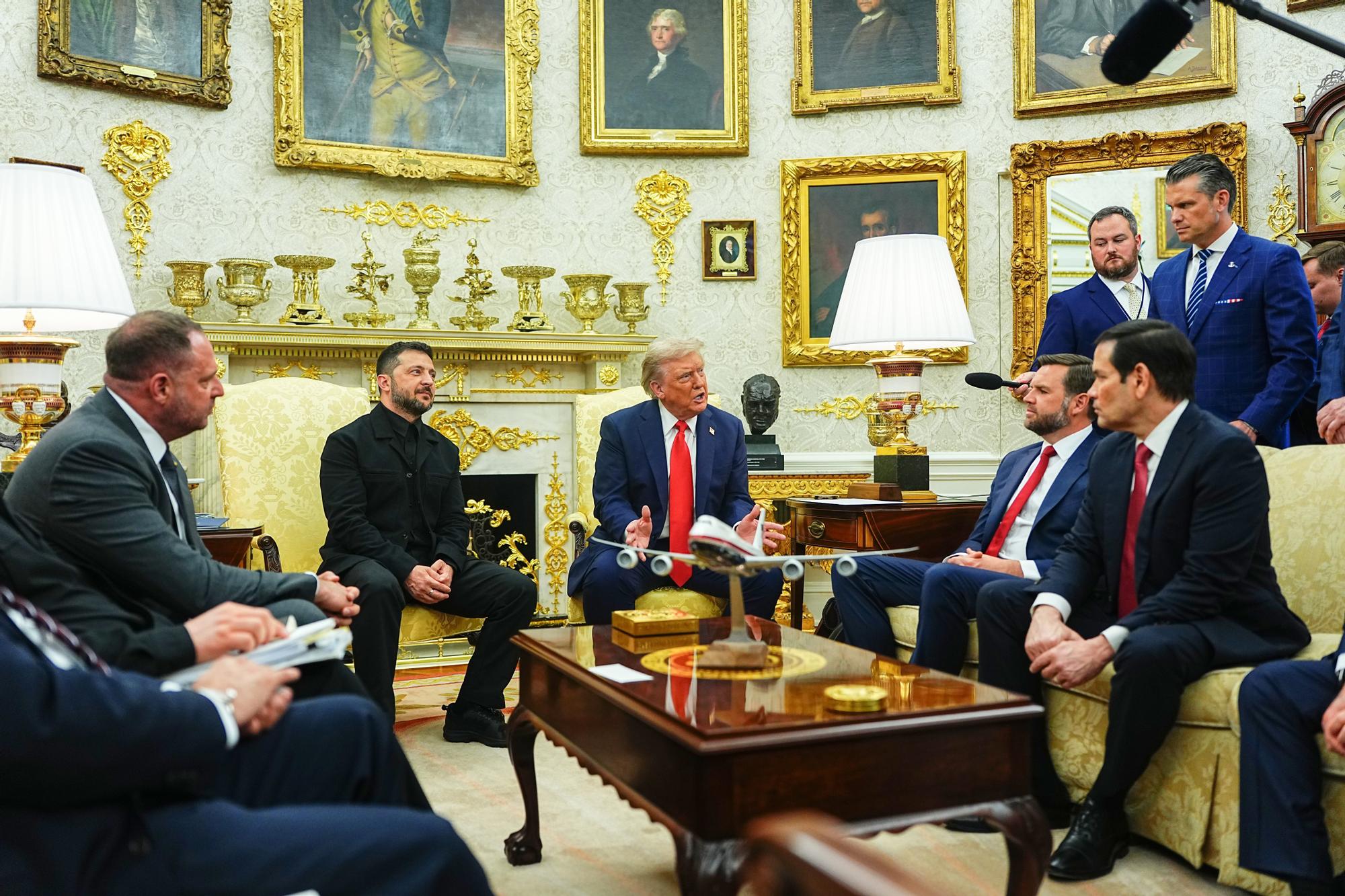 Las imágenes de la histórica reunión entre Trump, Zelenski y los líderes europeos en la Casa Blanca