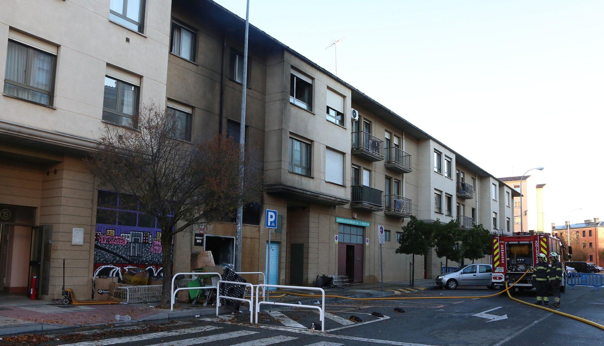 [FOTOS] Así ha quedado el bazar incendiado en la Rochapea