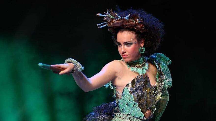 Dos mares, un vestido y un premio mundial: la vizcaina Lucía Revuelta deslumbra en Dublín