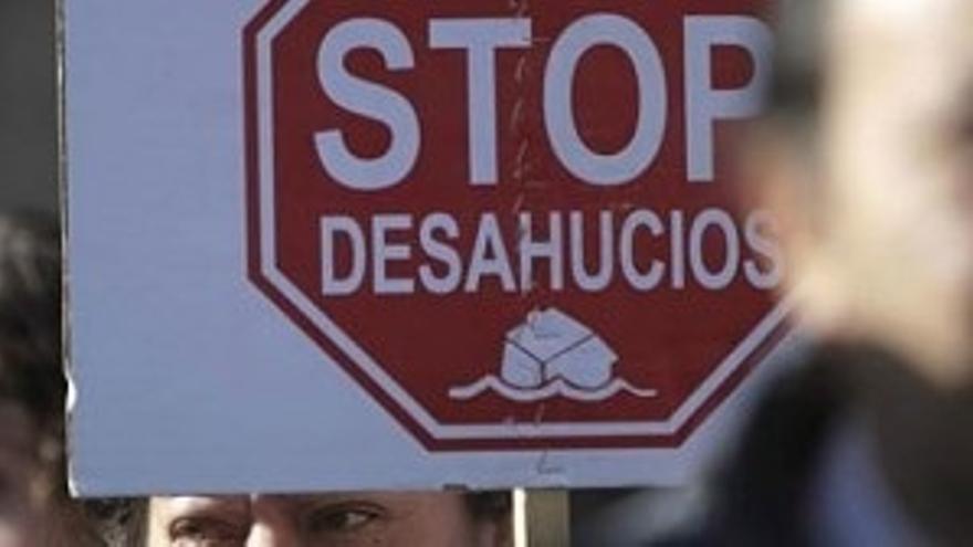 Denuncian el desahucio de una mujer víctima de violencia de género y de su hijo en Córdoba