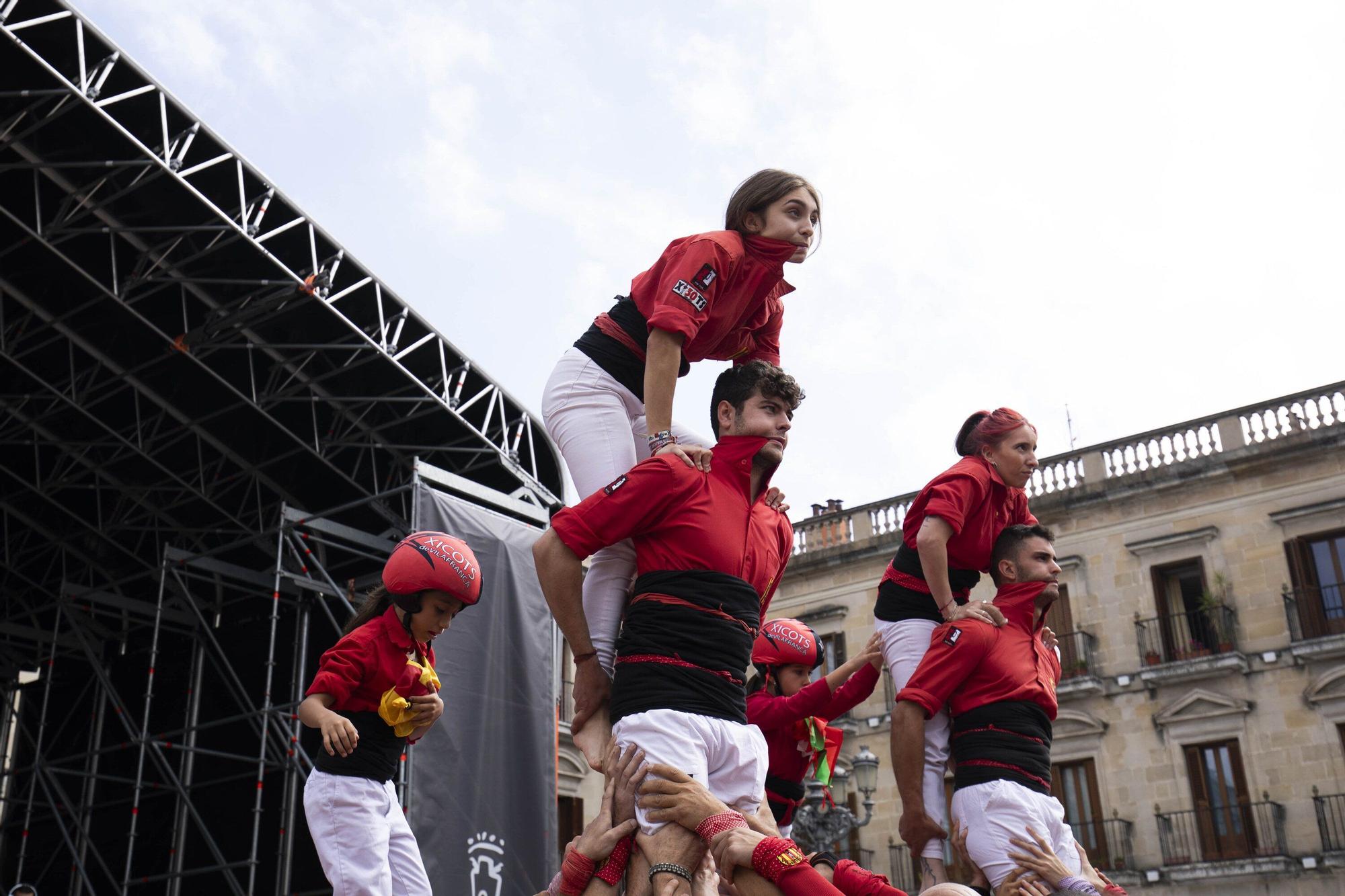 En imágenes: La Plaza Nueva de Vitoria acoge una gran Diada Castellera