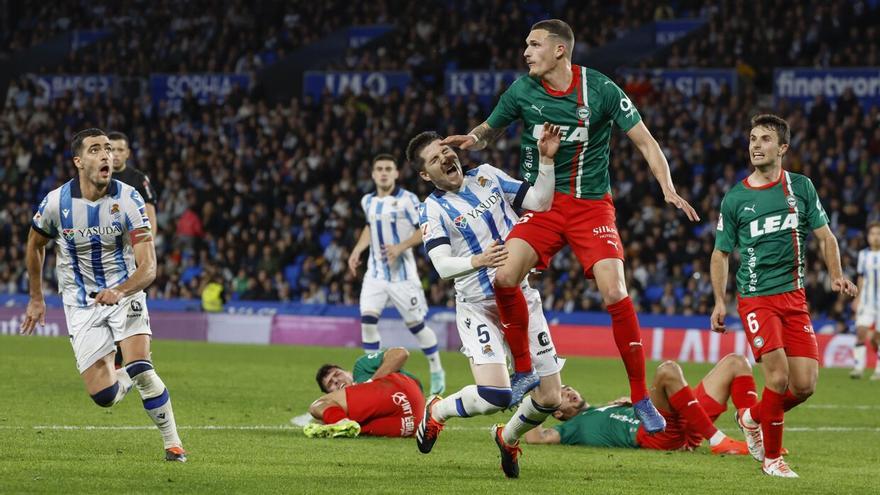 El 1x1 del Alavés en Anoeta: dos centrales inmensos