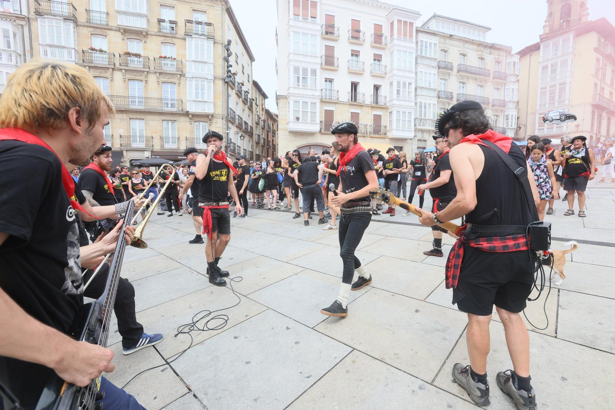 En imágenes: La fiesta continúa en las calles de Gasteiz este 6 de agosto