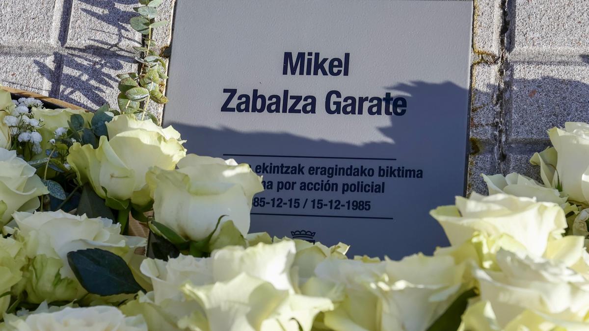 Homenaje a Mikel Zabalza por parte del Ayuntamiento de Donostia.