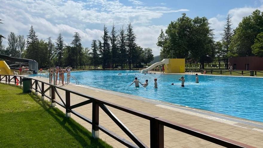 Gasteizko Mendizorrotzako eta Gamarrako udal igerilekuek 176.383 sarrera zenbatu dituzte udako denboraldiaren lehen hilabetean