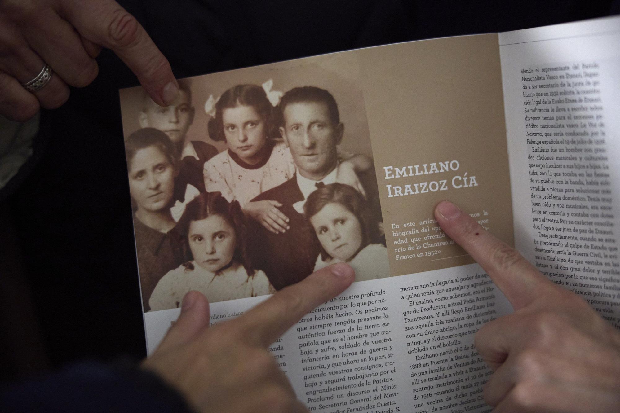 Fotos del reportaje con la familia suiza de Emiliano Iraizoz, de los primeros vecinos de la Txantrea y que leyó ante Franco en diciembre del 52.