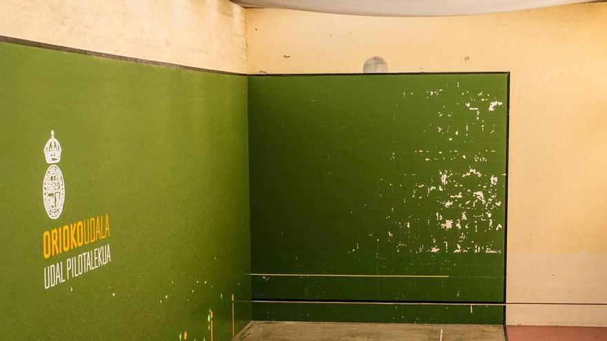 Orio desmonta su frontón y lo reparte entre los vecinos