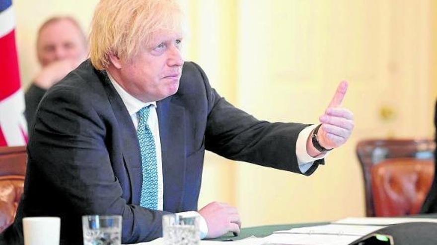 Boris Johnson, durante la videoconferencia con Ursula Von der Leyen en Downing Street, Londres. Foto: Efe