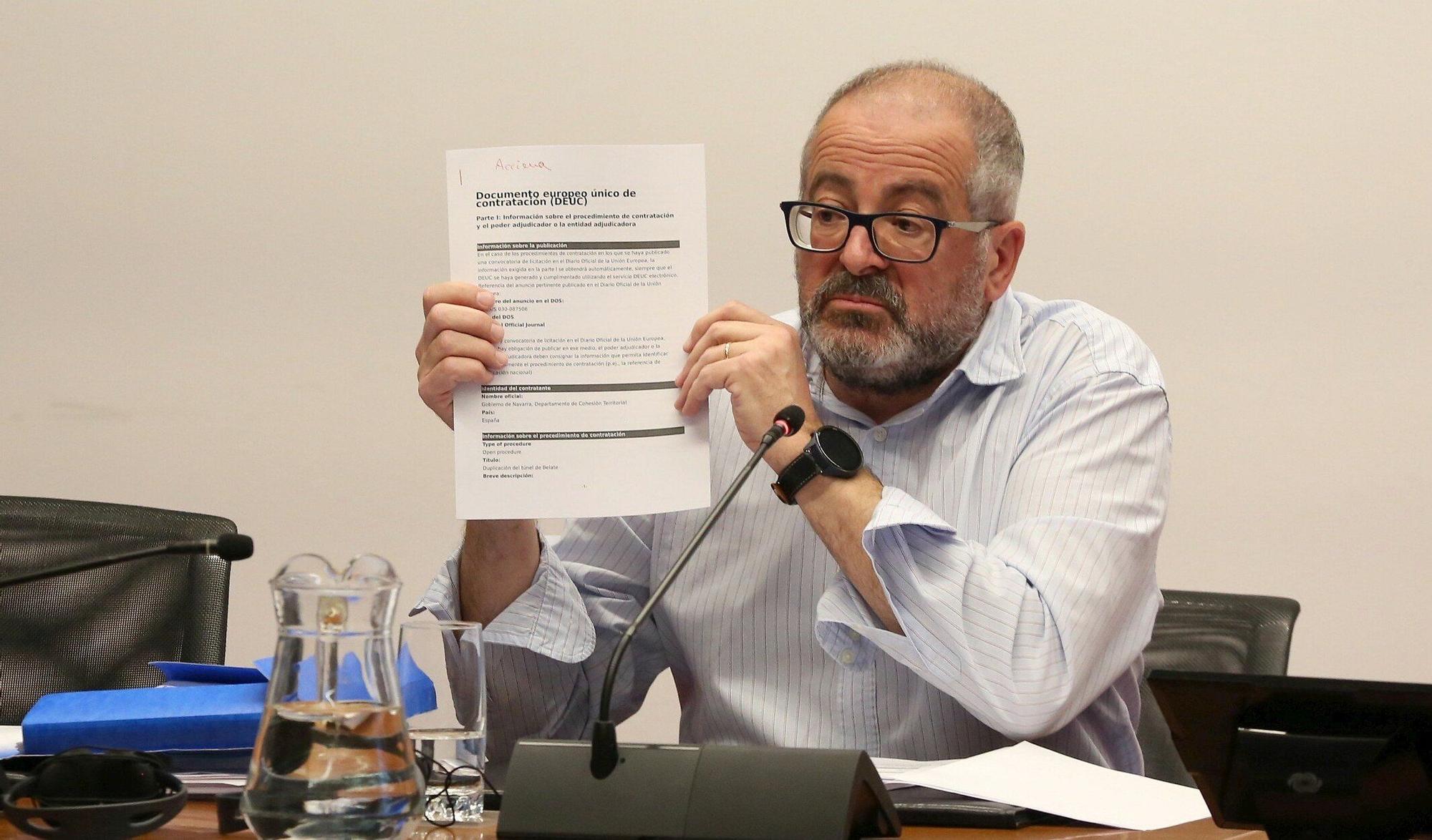 El secretario de la mesa de Belate, Lorenzo Serena Puig, durante su comparecencia en el Parlamento.