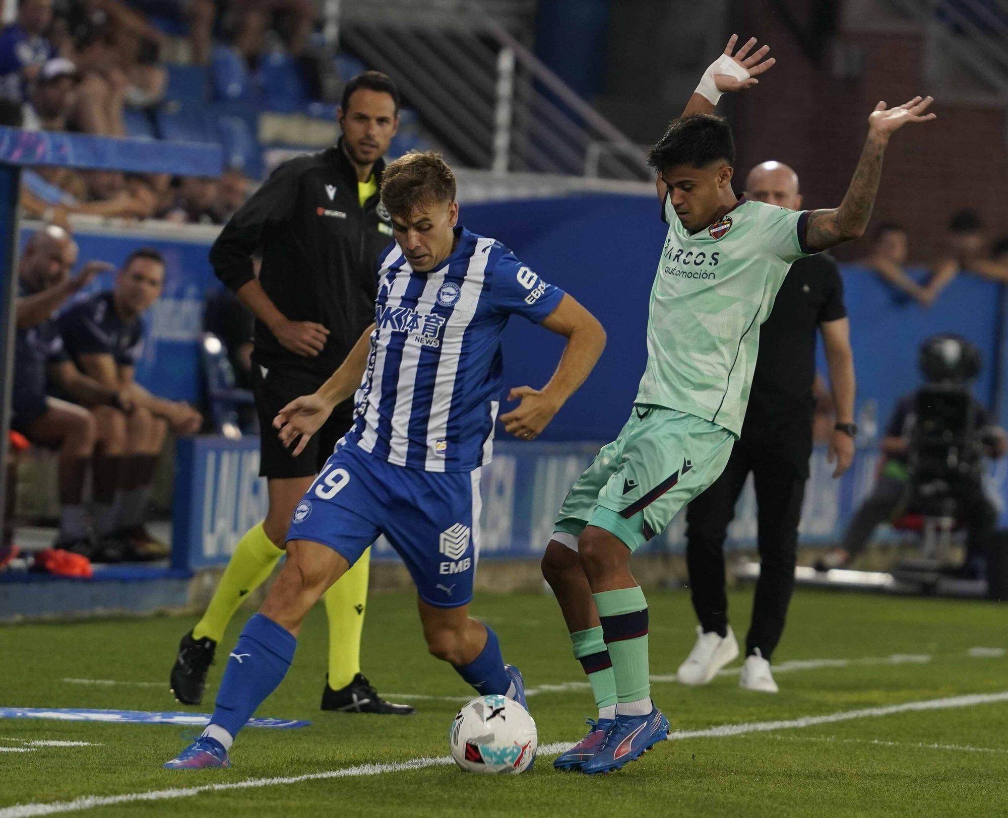 En imágenes: Así está siendo el debut liguero del Alavés contra el Levante
