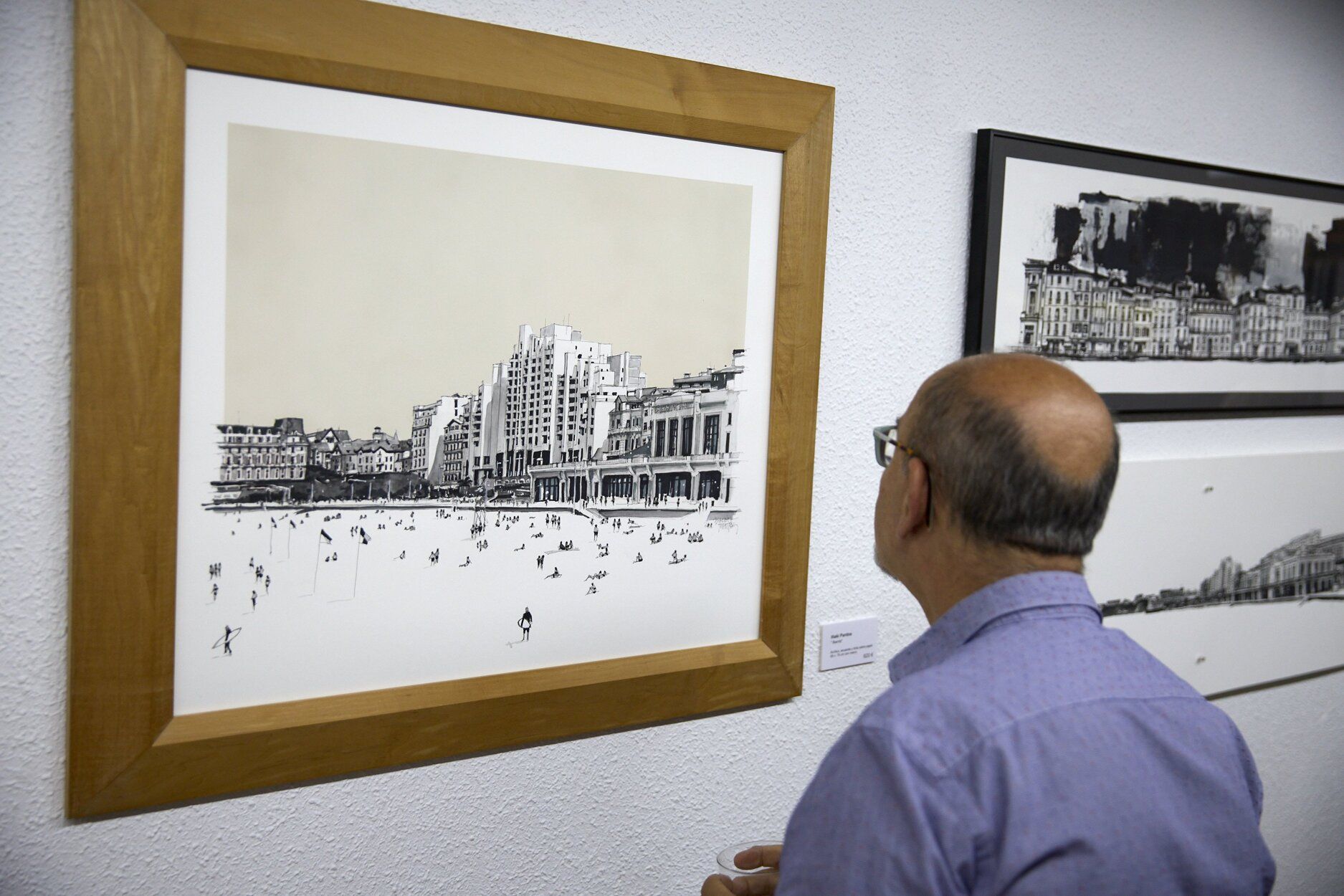 Fotos de la inauguración de la exposición colectiva de Lab&, en la que se presenta el trabajo de seis creadoras/es