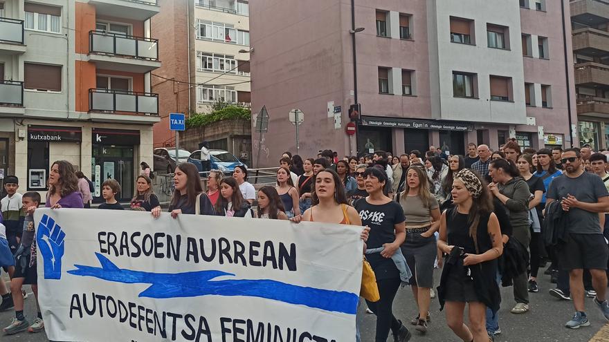 Cientos de personas se manifiestan en Berriz contra el último intento de homicidio machista