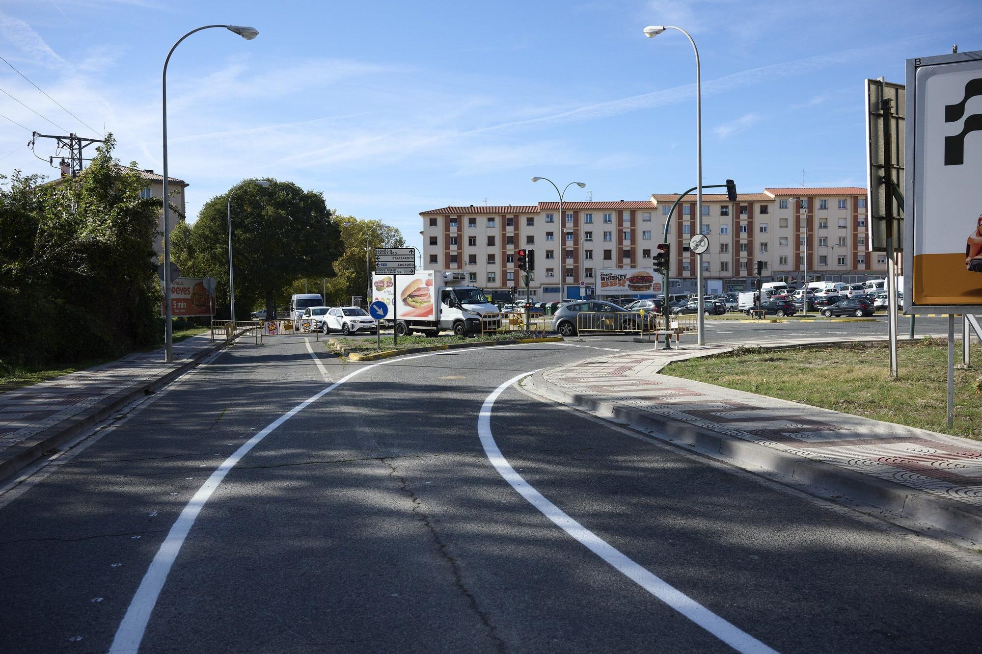 Fotos de las líneas serpenteantes de la carretera de la Universidad de Navarra