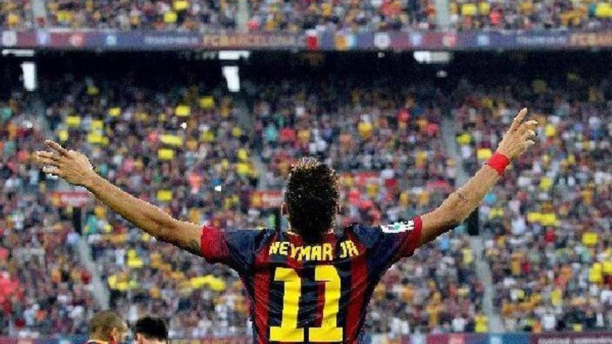 Ancelotti improvisa y el Barça sigue el guión