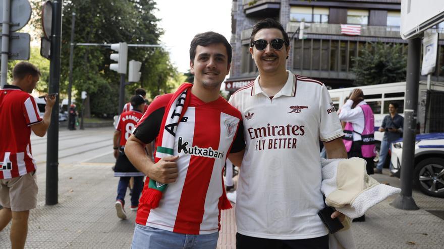 En imágenes: los aficionados del Arsenal y el Athletic calientan motores antes del primer partido de la Champions en San Mamés