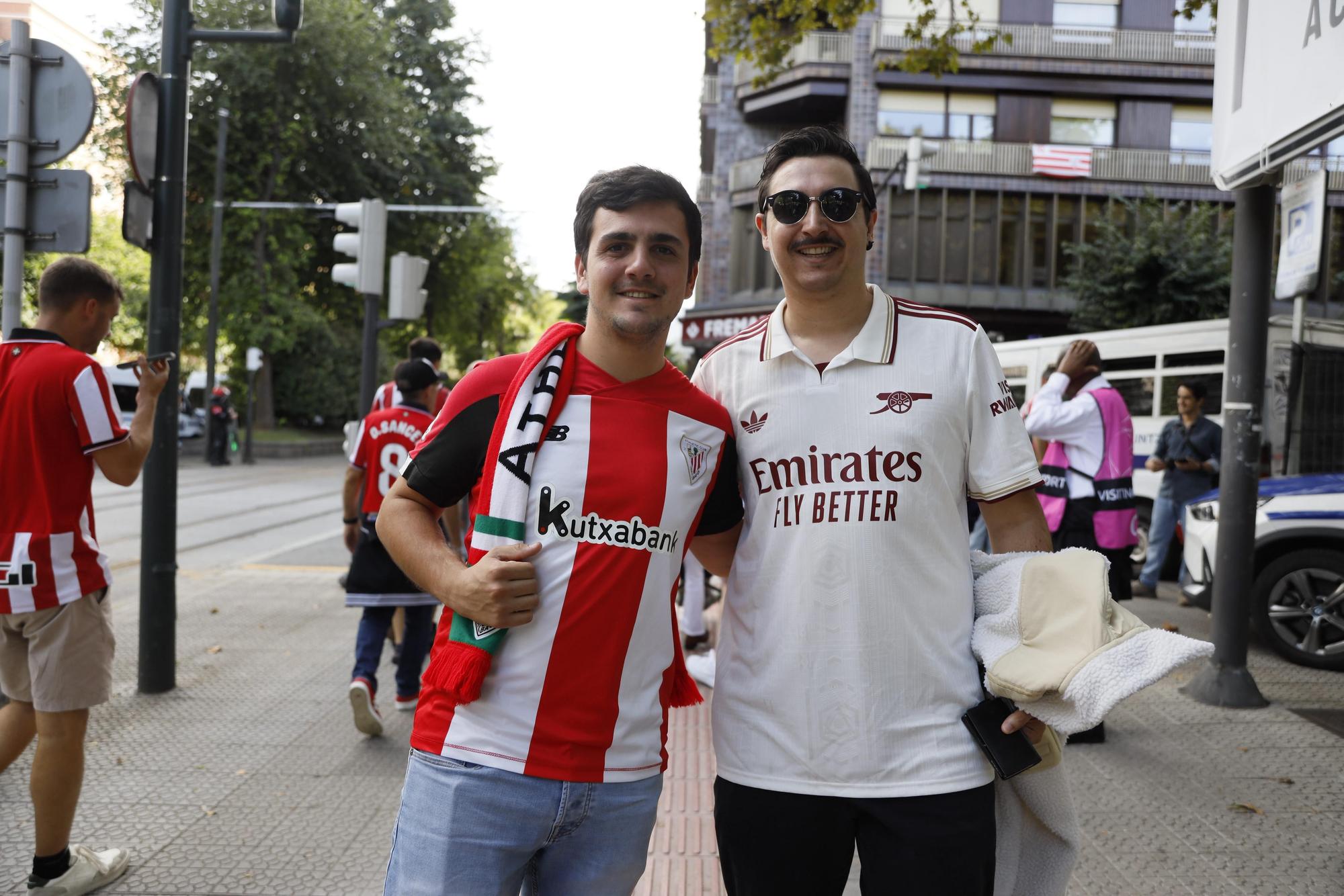 En imágenes: los aficionados del Arsenal y el Athletic calienta motores antes del primer partido de la Champions en San Mamés