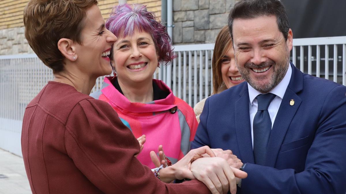 La presidenta Chivite y el alcalde Toquero durante la visita de Letizia a Tudela. La presidenta Chivite y el alcalde Toquero durante la visita de Letizia a Tudela.