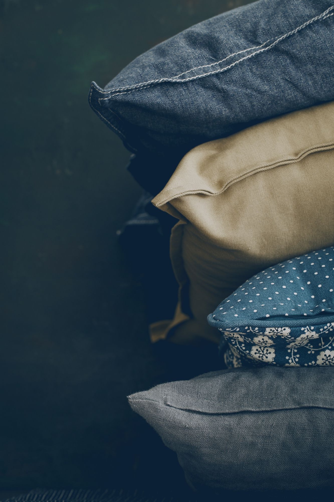 Cojines confeccionados en tela vaquera.