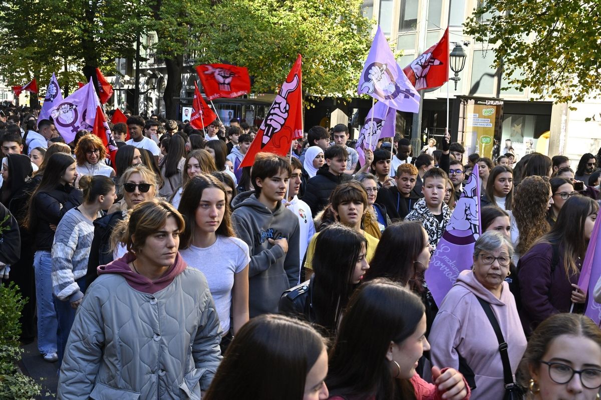 Estudiantes salen a la calle en Bilbao contra el 'bullying'