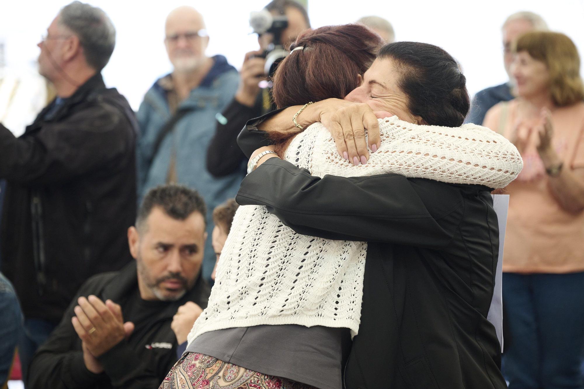 Ana Ollo entrega los restos del joven estadounidense fusilado a su familia en Berriozar