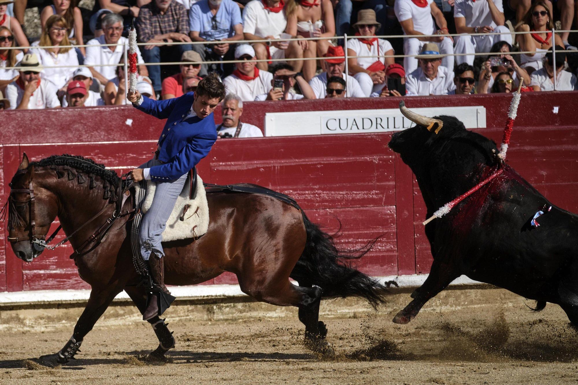 Fotos de la 'encerrona' de Guillermo Hermoso de Mendoza en la plaza de toros de Estella - Lizarra