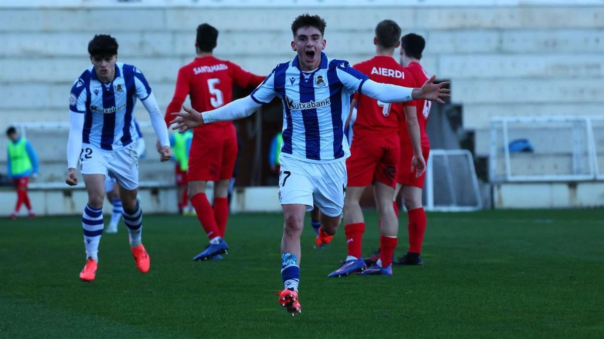 Lander Astiazaran celebra un gol en las categorías inferiores de la Real Sociedad