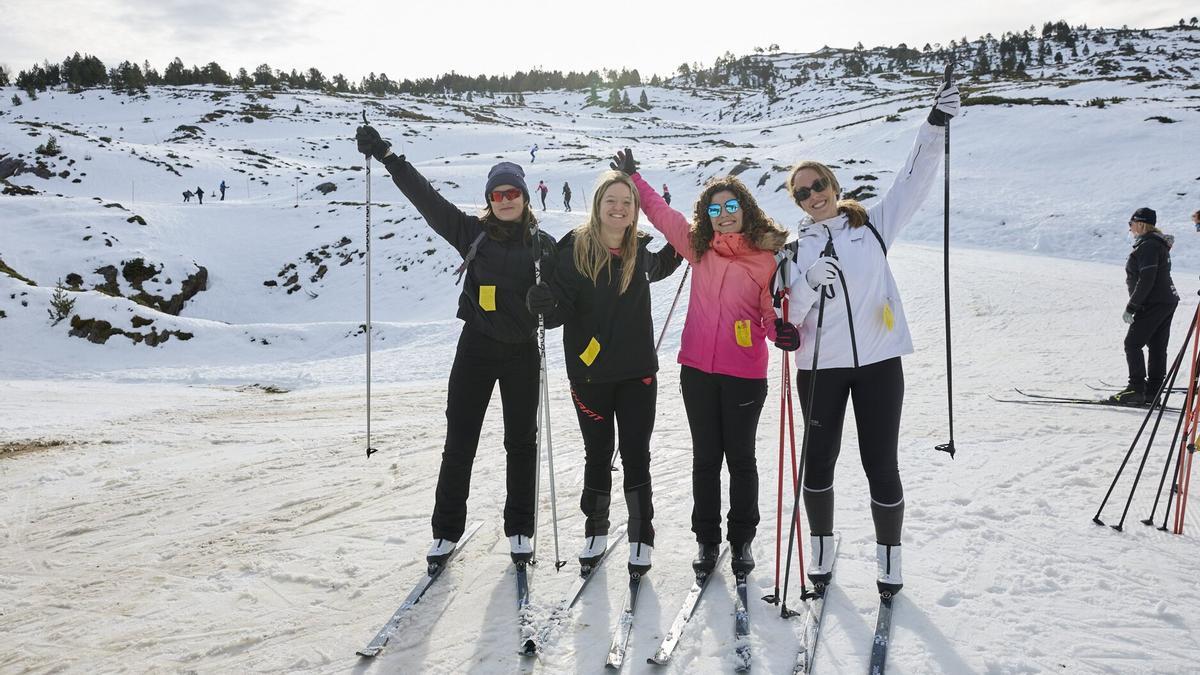 Ainhoa Tous posa junto a sus tres amigas antes de comenzar el circuito en El Ferial.