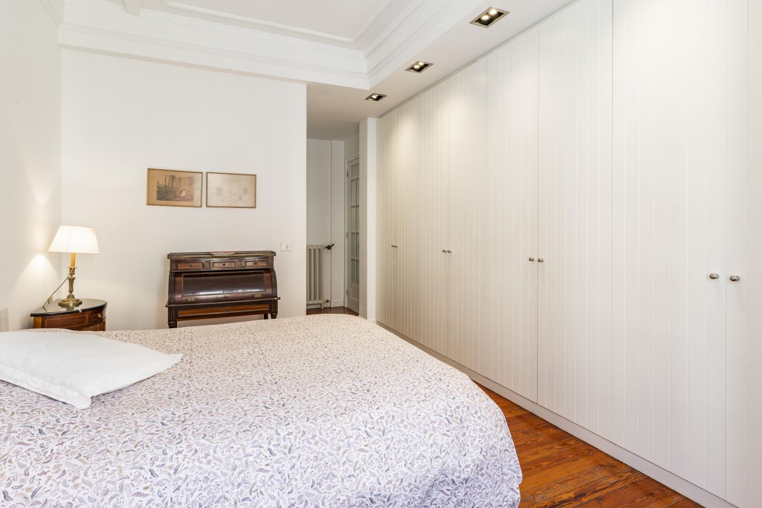 Magnífica propiedad en venta ubicada en un edificio señorial, situada en una de las zonas más elegantes del céntrico barrio de Gros