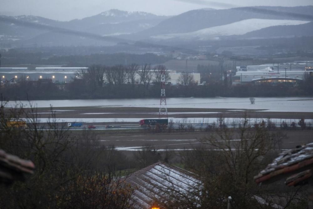 Agua y nieve en Vitoria.