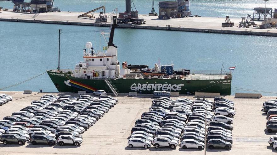 Un tripulante de un barco de Greenpeace muere tras ser evacuado por un accidente