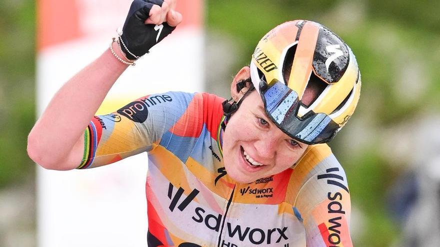 Van der Breggen toca el cielo en Les Praeres