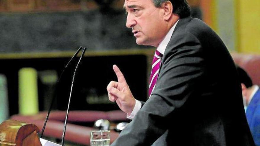 El jeltzale Aitor Esteban, interviniendo desde la tribuna del Congreso. Foto: Efe