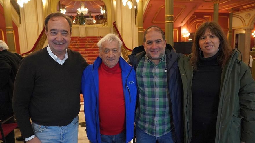 Iñaki Uranga y Karmele Larrinaga reciben la distinción ‘Txirene of the year’ en el Teatro Arriaga