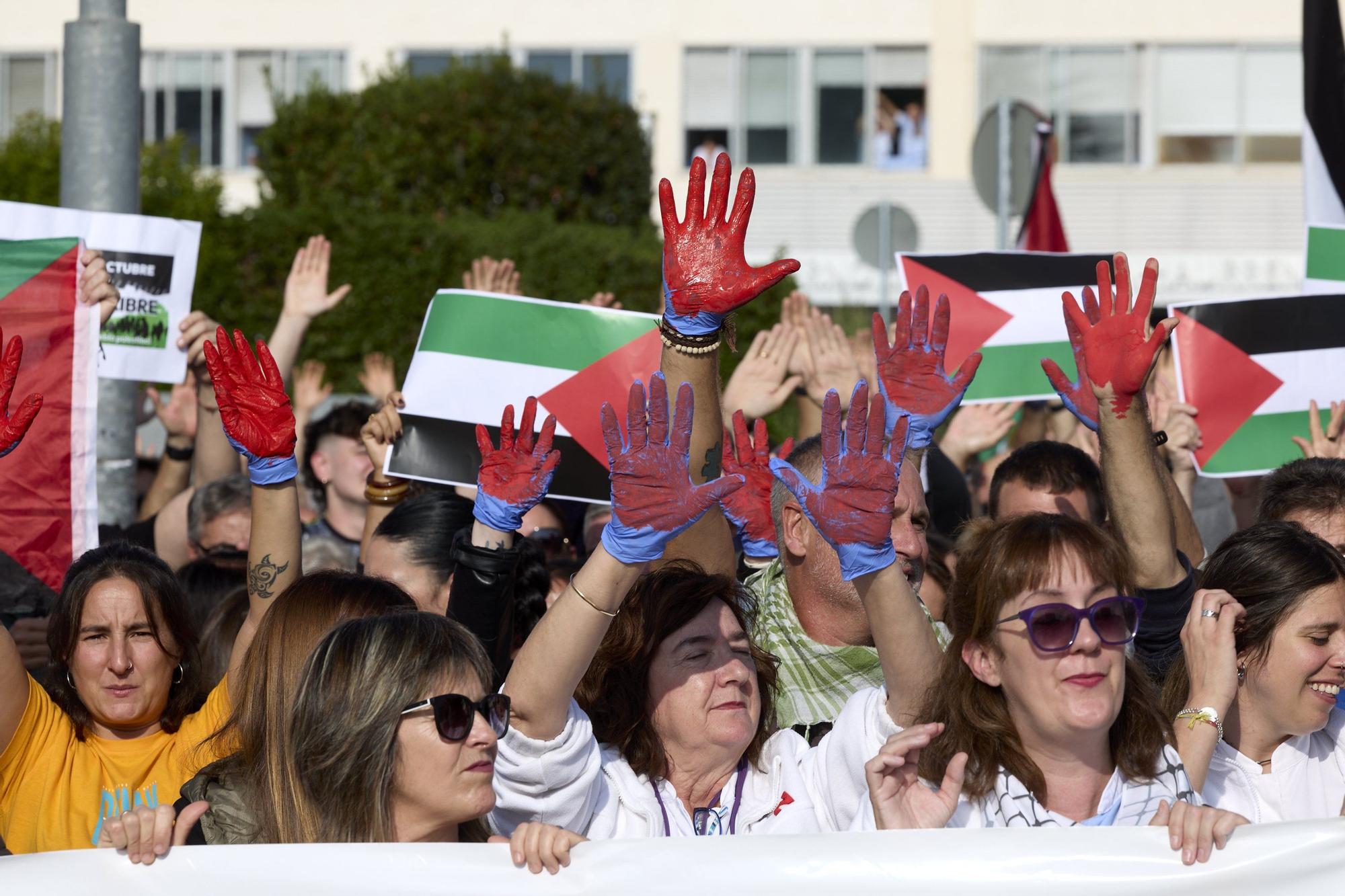 Concentración en el Complejo Hospitalario de Navarra en solidaridad con Palestina