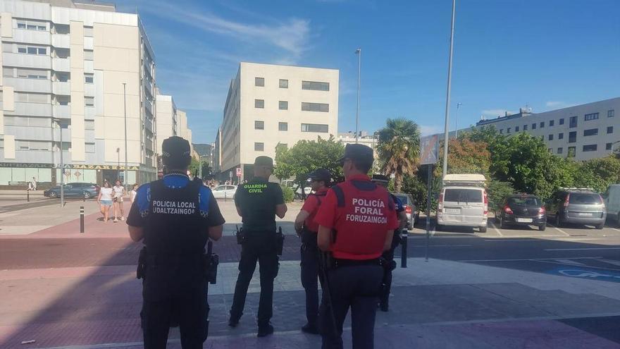Cuatro detenidos y dos agentes lesionados tras varios altercados en las fiestas de Sarriguren