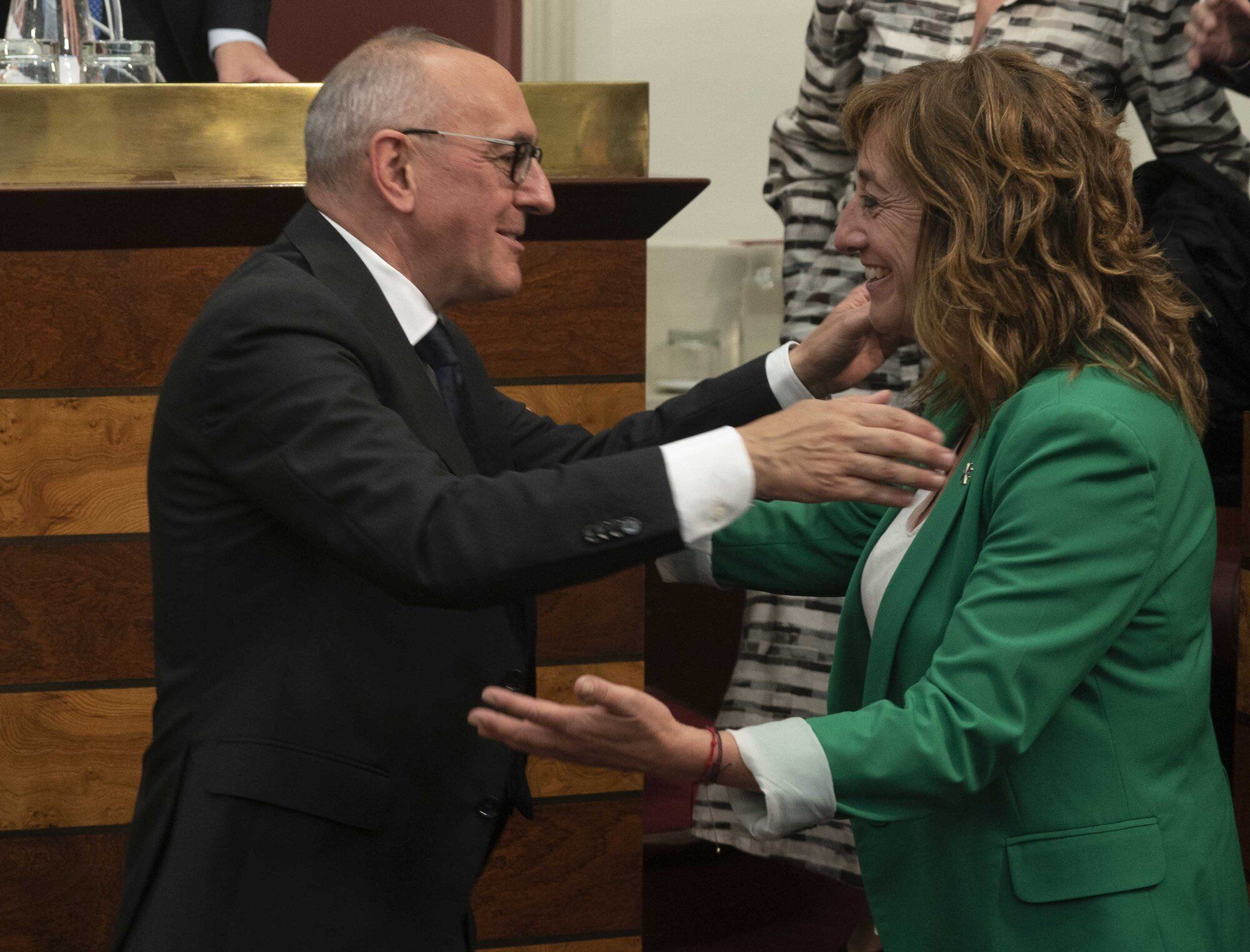 Eva López de Arroyabe y Ramiro González, en las Juntas Generales.