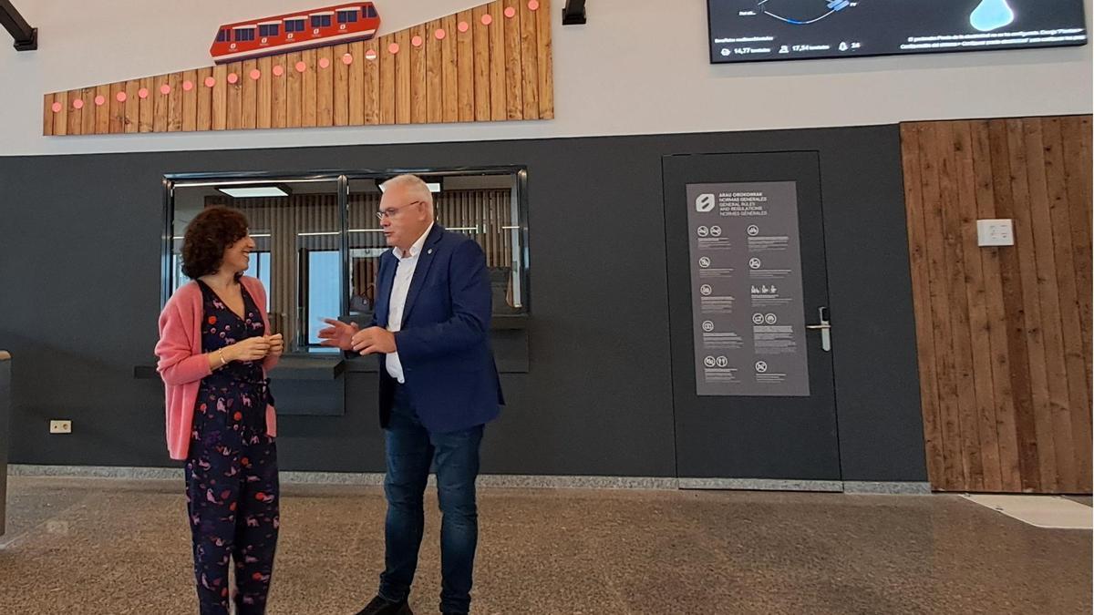 Nora Abete eta Daniel Solana, Artxandako funikularreko goiko geltokian.