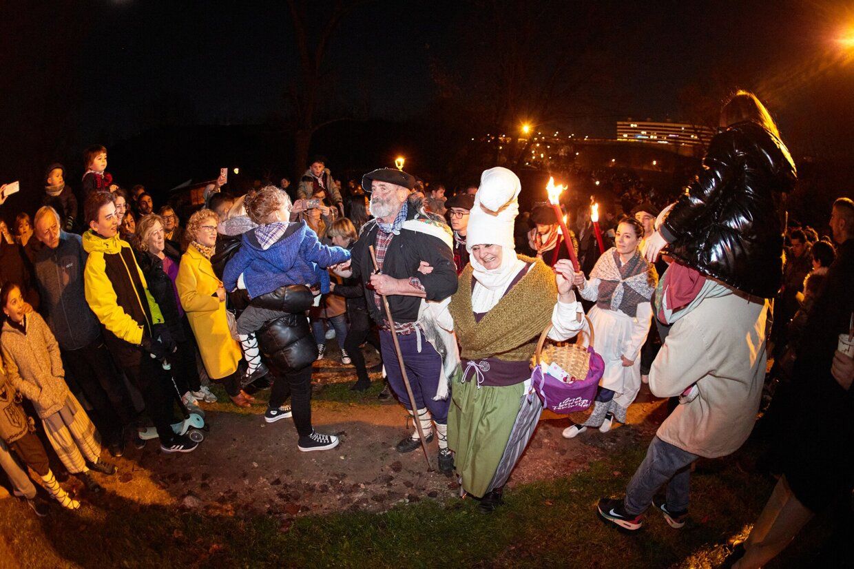 Burlada recibe a Olentzero y Mari Domingi